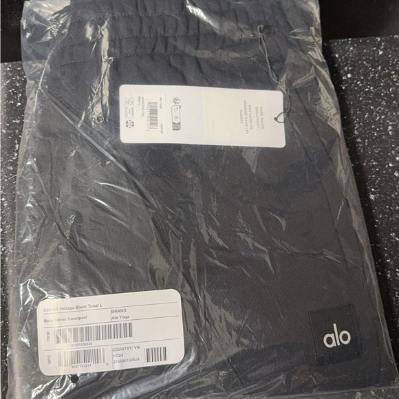 Alo Make Waves Sweatpant - Picture 3 of 3